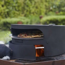 Four à Pizza Dynamic Centre Pour Brasero Nestor Et Jules - Barbecook -Cuisine Bbq four pizza dynamic centre nestor jules barbecook 5404035708071 2